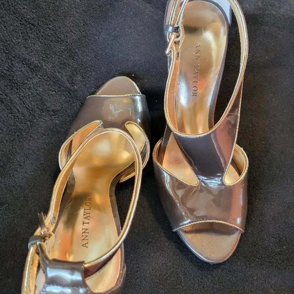Patent leather metallic beige with gold trim 3 1/2 inch Ann Taylor heels size 6 - Picture 6 of 9